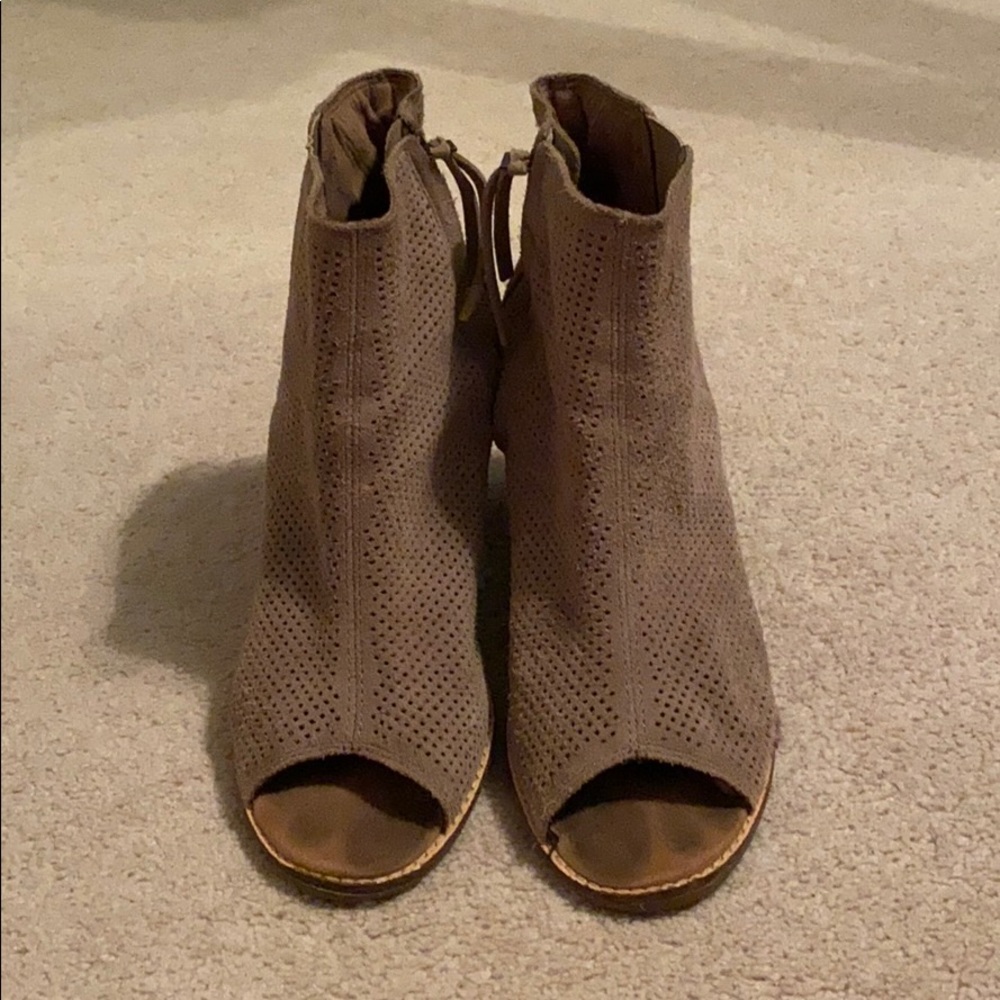Healed booties